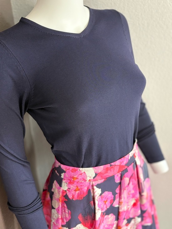Ann Taylor Sweaters - Ann Taylor Petite Navy Knit V-Neck Top
